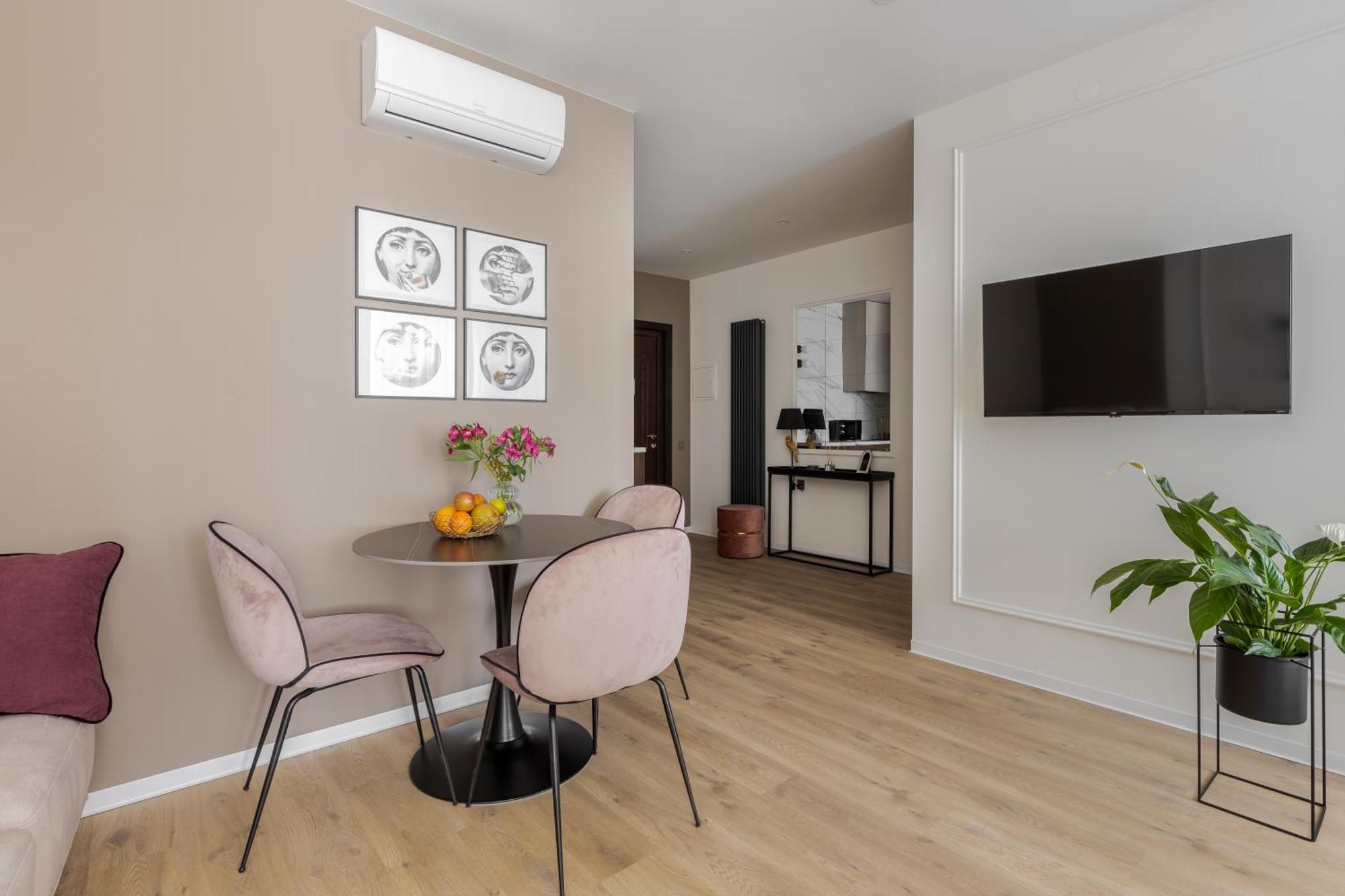 Old Center Apartment *